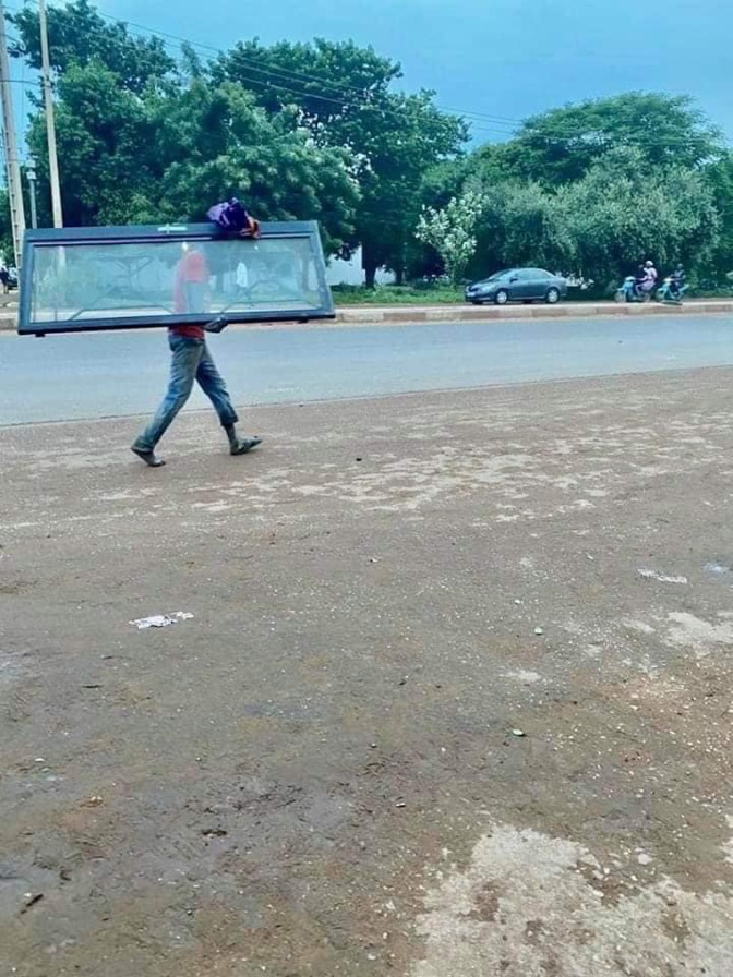 Mali - Vidéo+photos - Ce qui reste de la maison de Karim, fils d'IBK Mali - Vidéo+photos - Ce qui reste de la maison de Karim, fils d'IBK