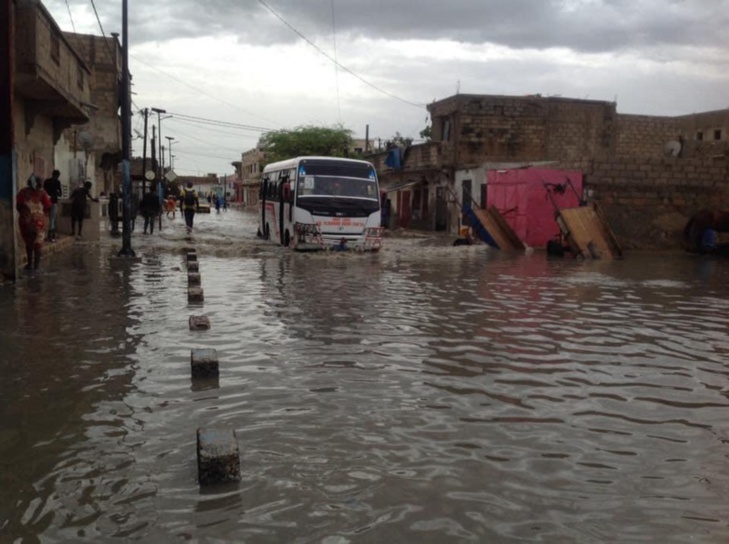 (Photos): Ndar patauge dans les eaux de pluie