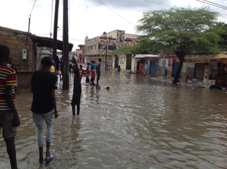(Photos): Ndar patauge dans les eaux de pluie