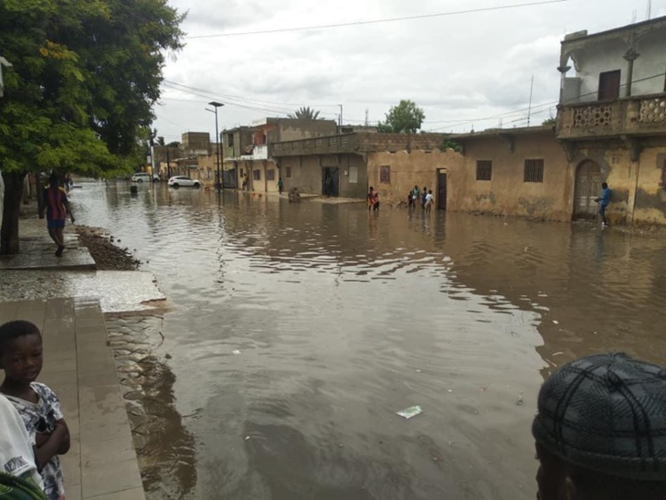(Photos): Ndar patauge dans les eaux de pluie