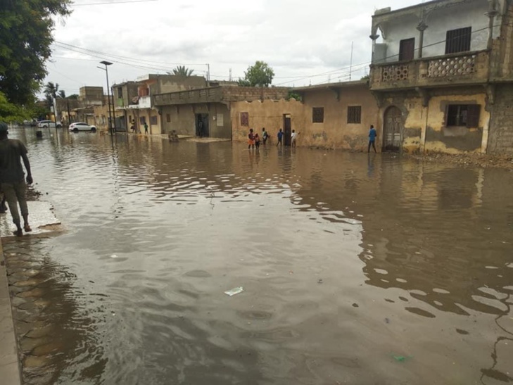 (Photos): Ndar patauge dans les eaux de pluie