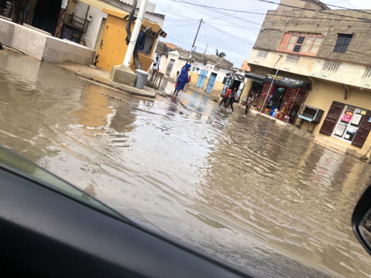 (Photos): Ndar patauge dans les eaux de pluie