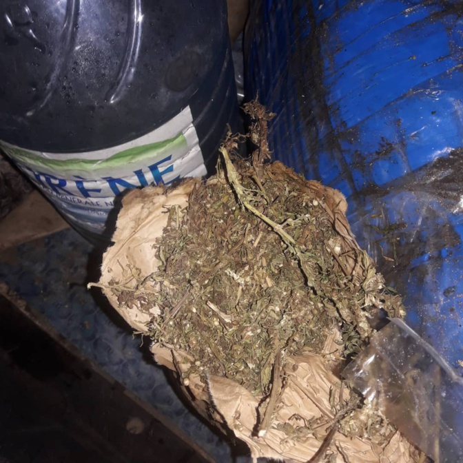 SAISIE DE 75 KG DE CHANVRE INDIEN ET UN VEHICULE DE MARQUE RENAULT 21 SAISIE DE 75 KG DE CHANVRE INDIEN ET UN VEHICULE DE MARQUE RENAULT 21