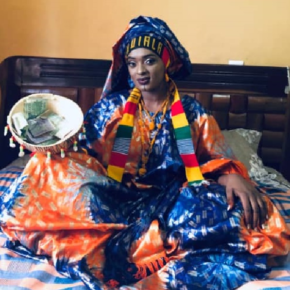Mariage de Fatou Diome, la fille du magistrat Antoine Félix Diome: les ravissantes images d’une célébration Mariage de Fatou Diome, la fille du magistrat Antoine Félix Diome: les ravissantes images d’une célébration