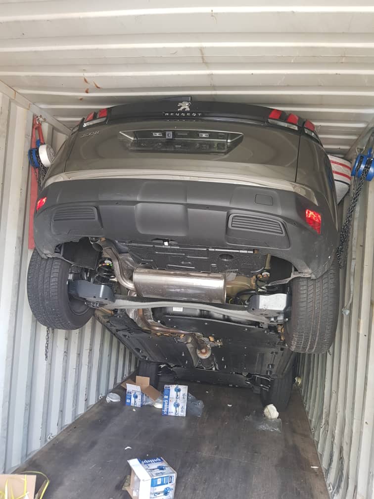 TRAFIC INTERNATIONAL DE VEHICULES: La Douane du Port de Dakar intercepte 9 véhicules volés en Europe TRAFIC INTERNATIONAL DE VEHICULES: La Douane du Port de Dakar intercepte 9 véhicules volés en Europe