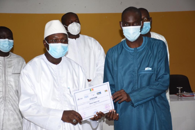 29 SECRÉTAIRES MUNICIPAUX ET AGENTS DE SERVICES DÉPARTEMENTAUX D’APPUI AU DÉVELOPPEMENT LOCAL FORMÉS SUR LA MAÎTRISE D’OUVRAGE DES INFRASTRUCTURES RURALES 29 SECRÉTAIRES MUNICIPAUX ET AGENTS DE SERVICES DÉPARTEMENTAUX D’APPUI AU DÉVELOPPEMENT LOCAL FORMÉS SUR LA MAÎTRISE D’OUVRAGE DES INFRASTRUCTURES RURALES