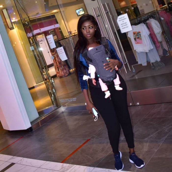 Oumou, l’actrice de Pod et Marichou profite de son séjour aux États-Unis avec ses jumeaux  (Photos)