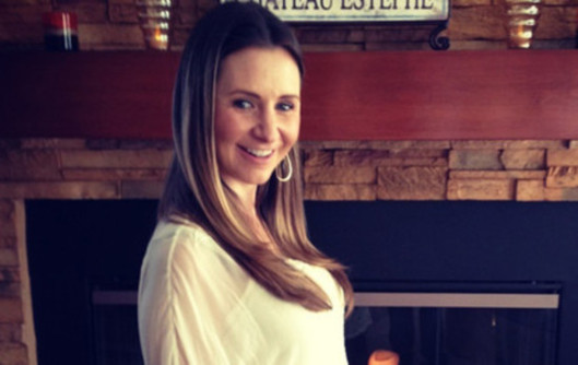 Les photos de Beverley Mitchell enceinte (7 à la maison)