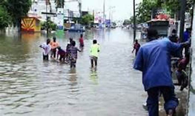 Aux sinistrés des inondations: Macky Sall réitère ses condoléances Aux sinistrés des inondations: Macky Sall réitère ses condoléances
