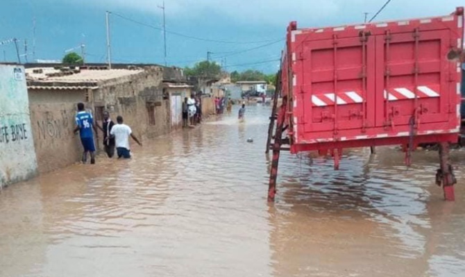 INONDATIONS ET CLIMAT: Macky Sall appelle à un changement de comportement