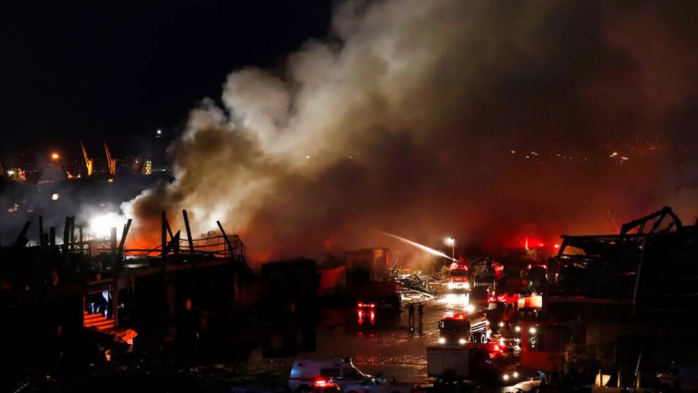 La colère des Libanais ravivée par un incendie sur le port de Beyrouth