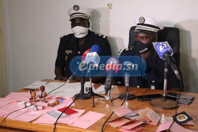 CONFECTION DE TITRES DE TRANSPORT : UN RÉSEAU DE FAUSSAIRES DÉMANTELÉ CONFECTION DE TITRES DE TRANSPORT : UN RÉSEAU DE FAUSSAIRES DÉMANTELÉ