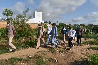 Le ministre Aly Ngouille Ndiaye en tournée dans les zones inondées : les images d’une visite de travail