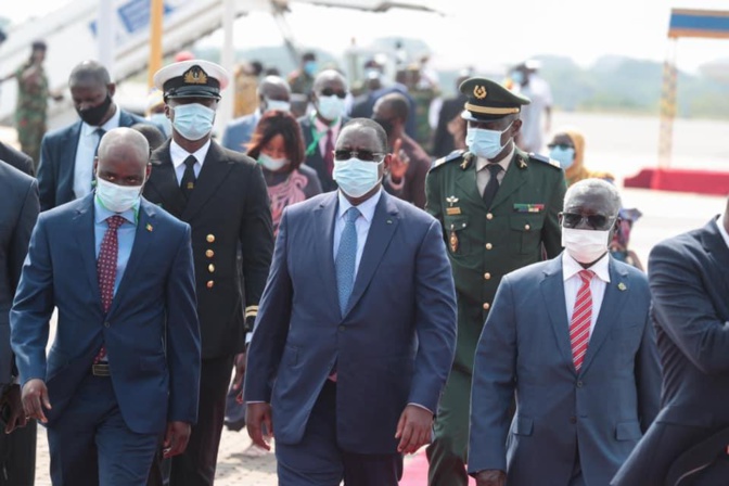 Accra: Arrivée de Macky Sall pour la réunion spéciale de la Cedeao (Photos)