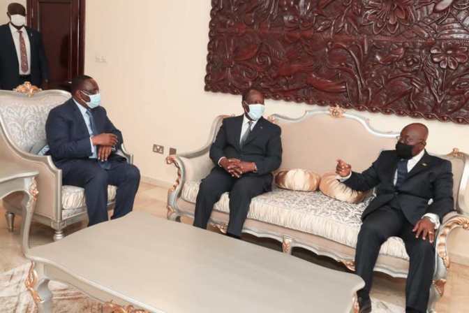 Accra: Arrivée de Macky Sall pour la réunion spéciale de la Cedeao (Photos)