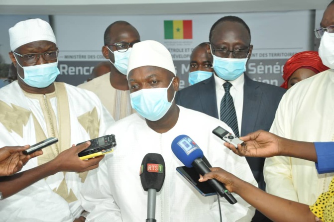 Le Ministre des Collectivités territoriales, Oumar Guèye incite les collectivités territoriales à mettre en avant l’éclairage solaire et non conventionnel