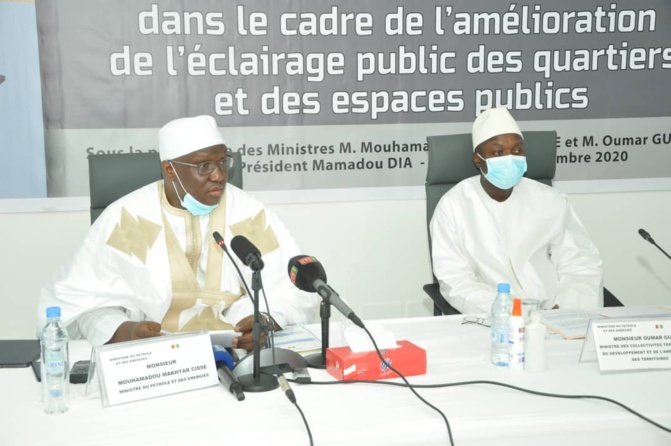 Le Ministre des Collectivités territoriales, Oumar Guéye incite les collectivités territoriales à mettre en avant l’éclairage solaire et non conventionnelle