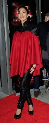PHOTO Nicole Scherzinger se prend pour un super héros !