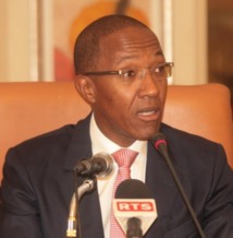 Le Premier ministre, Abdoul Mbaye salue toute l ’assistance et zappe Me Ousmane Ngom