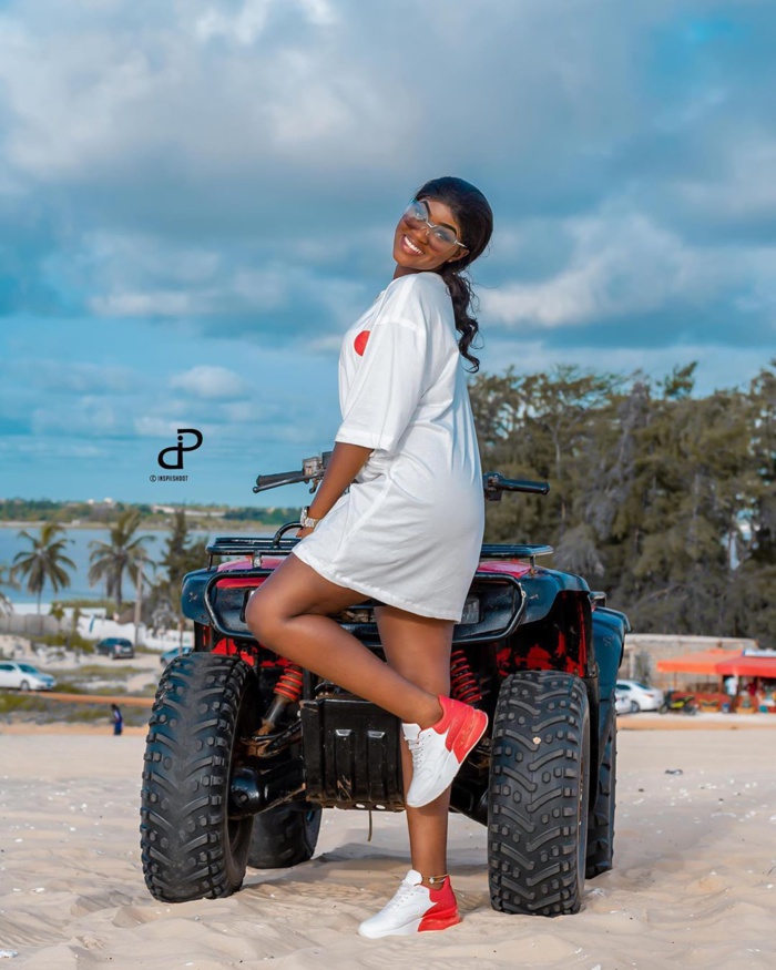 Mame Diarra de Sen Petit Gallé s'affiche toute élégante, lors de son dernier shooting (Photos)