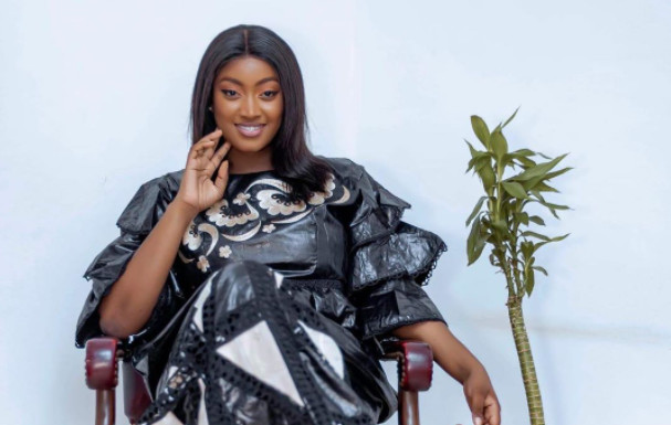 Ya Fatou de la série "Dérapages" toute splendide en boubou traditionnel (Photos) Ya Fatou de la série "Dérapages" toute splendide en boubou traditionnel (Photos)