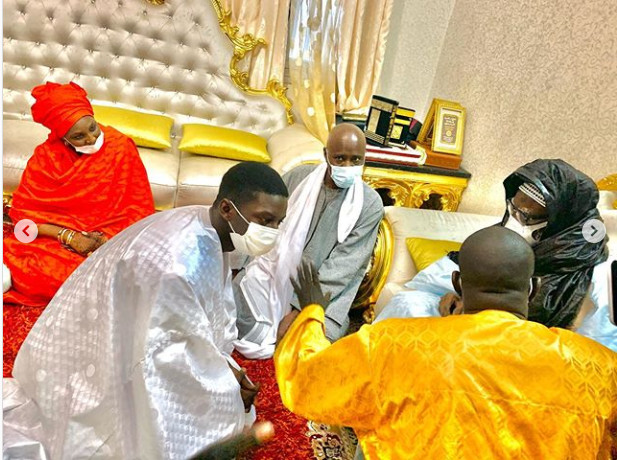 Le fils de Aly Ngouille Ndiaye chez le khalife général des mourides (Photos)