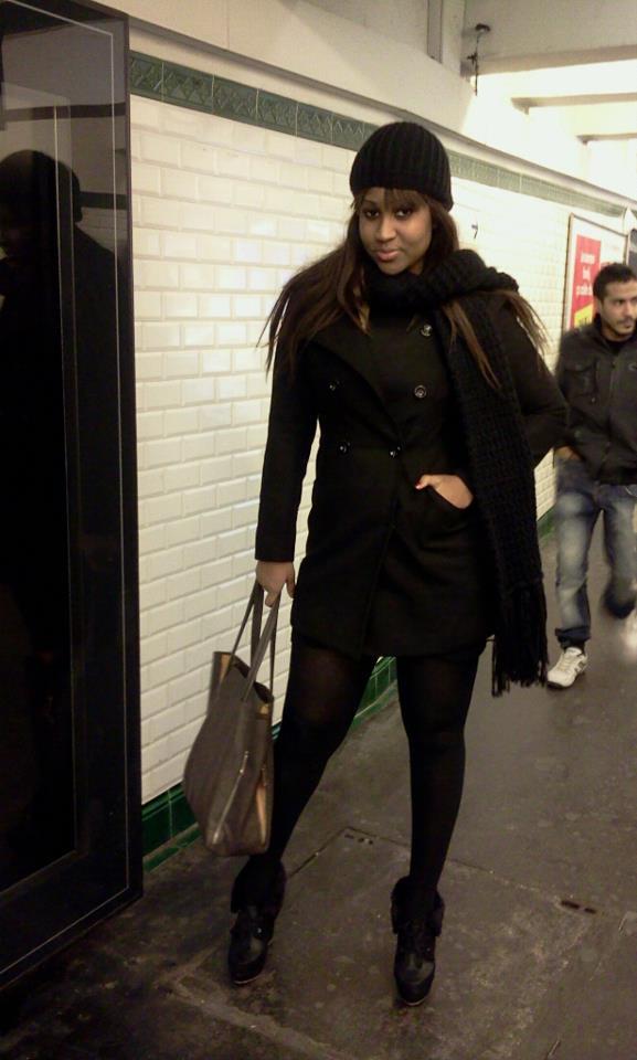 Johanna Barry en shopping dans les rues de Paris