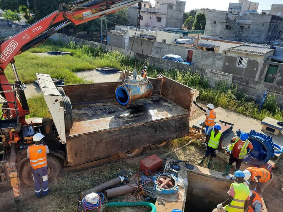 OPÉRATION DE RENOUVELLEMENT DE PIECES A L'USINE DU POINT B (Dakar, Front de Terre)