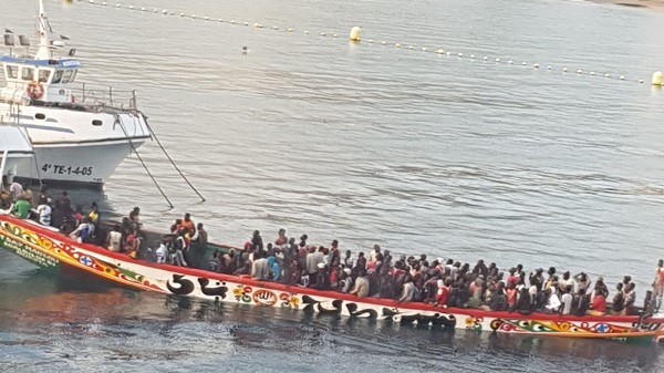 Scène spectaculaire en Espagne: Plus d’un millier de migrants africains arrivés aux îles Canaries en l’espace de 48 heures Scène spectaculaire en Espagne: Plus d’un millier de migrants africains arrivés aux îles Canaries en l’espace de 48 heures
