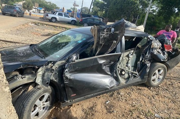 Accident spectaculaire à Thiès: Un train réduit en tas de ferraille une voiture, sans faire de victime