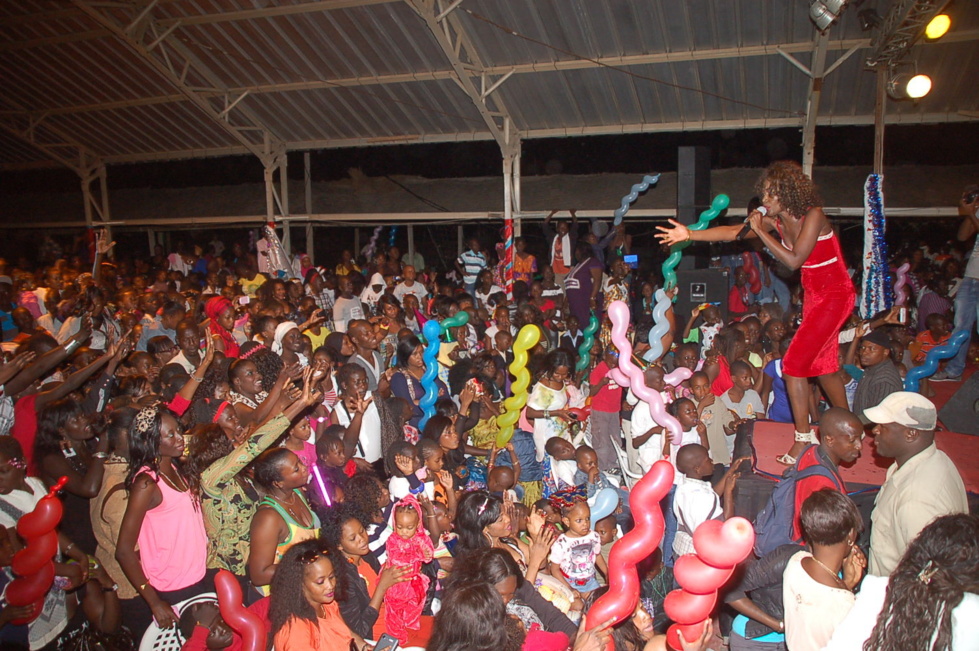 Noel enfants avec Coumba Gawlo à guichet fermé