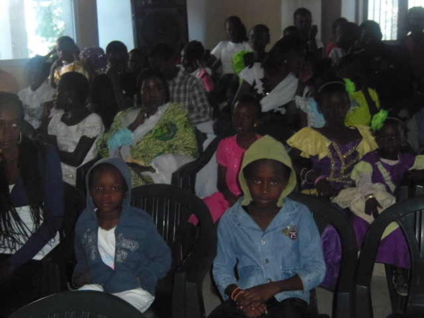 L'association Jeunesse Engagée et Responsable de Saint-Louis distribue 310 lots de fournitures aux enfants démunis