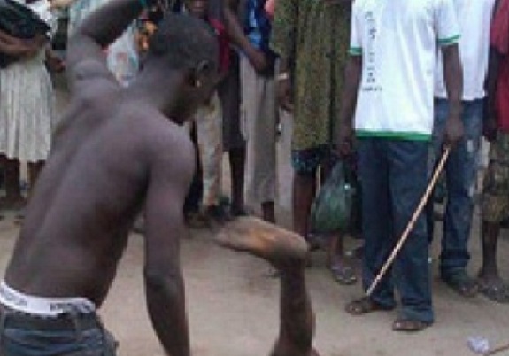 Mbacké: Le prêcheur d’une mosquée accuse un marabout de lui avoir chipé son épouse et se fait...bastonner !