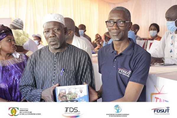 Saint-Louis: La TDS-s et le FDSUT offrent 7000 décodeurs aux foyers vulnérables pour aider à finaliser la transition numérique Saint-Louis: La TDS-s et le FDSUT offrent 7000 décodeurs aux foyers vulnérables pour aider à finaliser la transition numérique