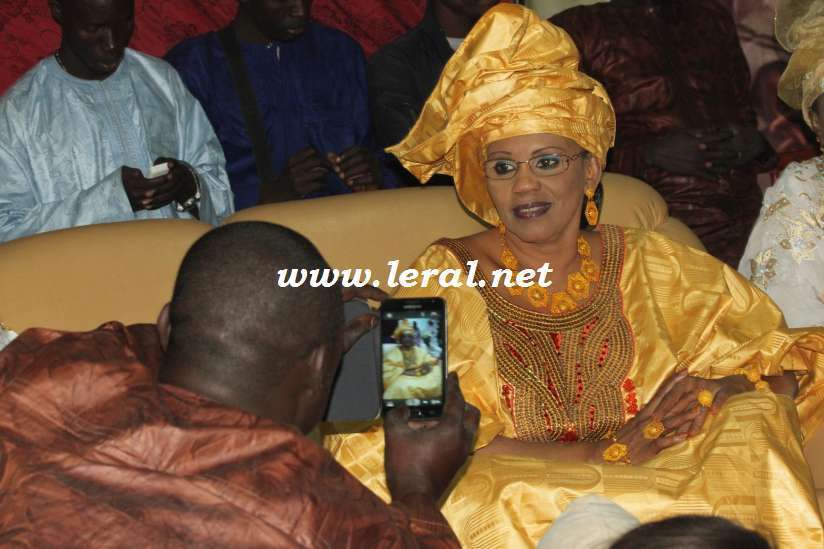 Sokhna Aïcha Mama Kane: l'épouse de Cheikh Béthio admire le travail des paparazzi