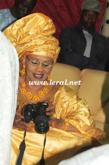 Sokhna Aïcha Mama Kane: l'épouse de Cheikh Béthio admire le travail des paparazzi