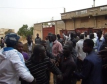 Violence sur la scène politique thiessoise Thiès : Les jeunes de Rewmi s’entre-déchirent : Un segment veut quitter le Parti de Idrissa SECK pour rejoindre l’APR (vidéo)