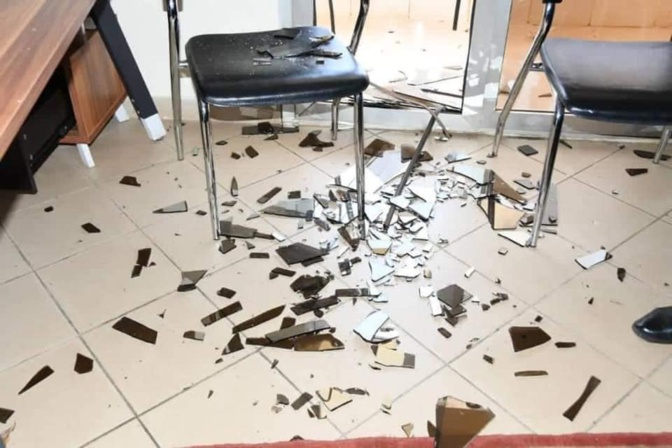 Guinée: Les bureaux de Cellou Dalein Diallo saccagés, des documents emportés... Guinée: Les bureaux de Cellou Dalein Diallo saccagés, des documents emportés...