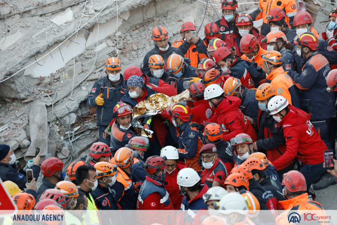 Séisme en Turquie: une fillette de 3 ans sauvée d'un immeuble effondré trois jours après