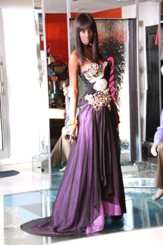 Lissa sublime dans sa robe