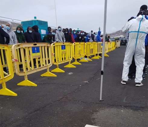 Afflux de migrants aux Iles Canaries: 228 arrivées en 2 jours, les centres de rétention débordés