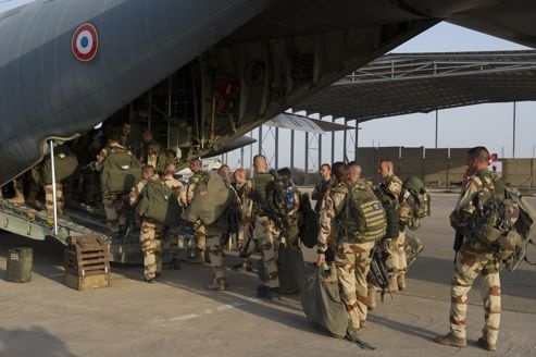 La France frappe les bastions islamistes au Mali
