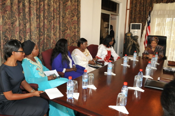 Zahra Iyane Thiam, Ndella Madior Diouf, Marième Wane ly et Fadimata Touré reçues par Ellen Johnson Sirleaf