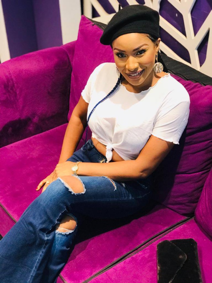 Photos- La chanteuse Cha Dia adopte un nouveau look qui déchire Photos- La chanteuse Cha Dia adopte un nouveau look qui déchire