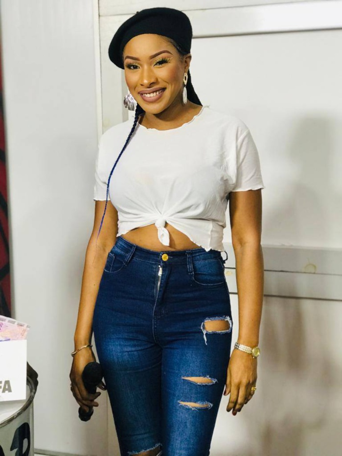 Photos- La chanteuse Cha Dia adopte un nouveau look qui déchire