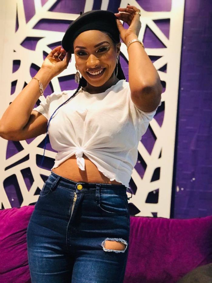 Photos- La chanteuse Cha Dia adopte un nouveau look qui déchire