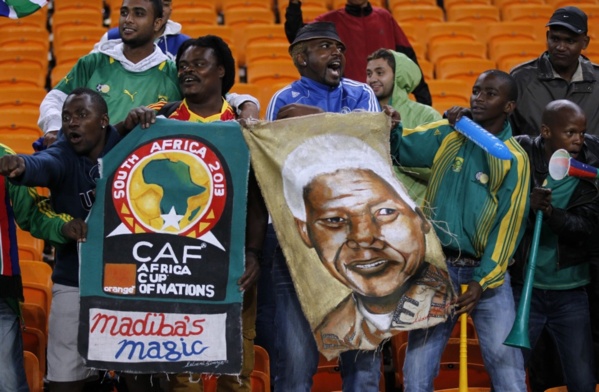 Les supporteurs d'Angola-Maroc n'oublient pas Nelson Mandela