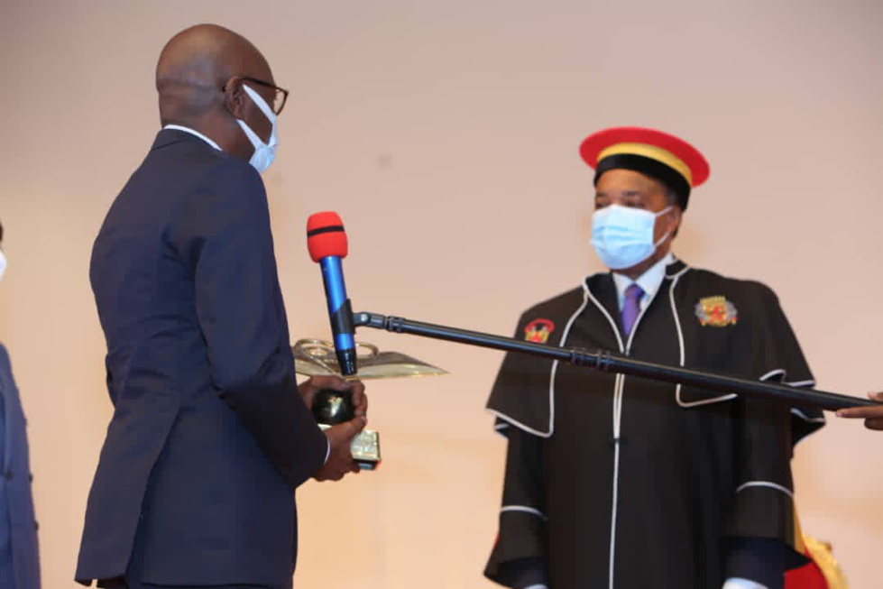 Culture: Abdoulaye_Diop, le ministre de la Culture, remet une distinction au président Denis Sassou Nguesso