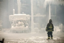 VIDEO. A Chicago, l'eau des pompiers gèle pendant l'incendie