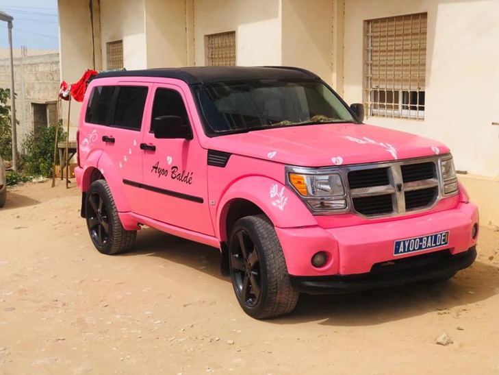 (Photos) Omaro offre un terrain aux Almadies 2, un 4x4 Dodge, une somme de 3.000.000 FCfa et une parure en or à Ayo Baldé